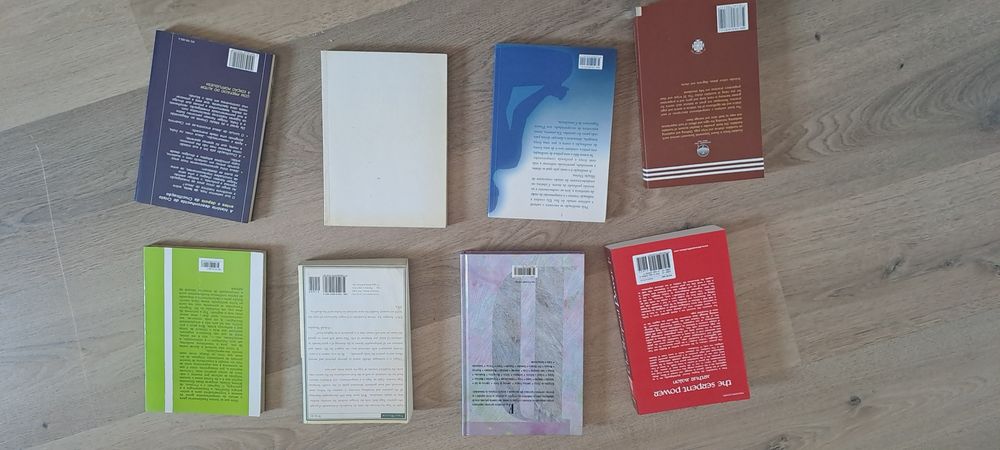 Livros sobre yoga e etc.