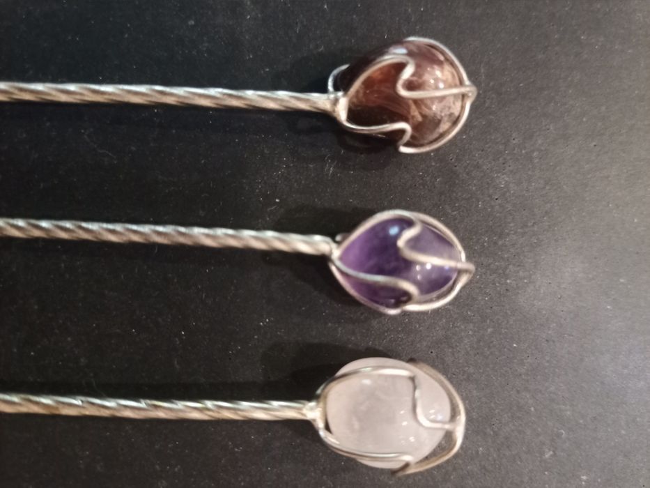 conjunto 3 alfinetes antigos em prata com pedra semi preciosa