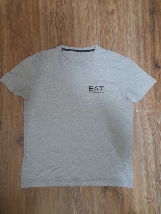 Футболка  EA7 Emporio Armani. Размер М