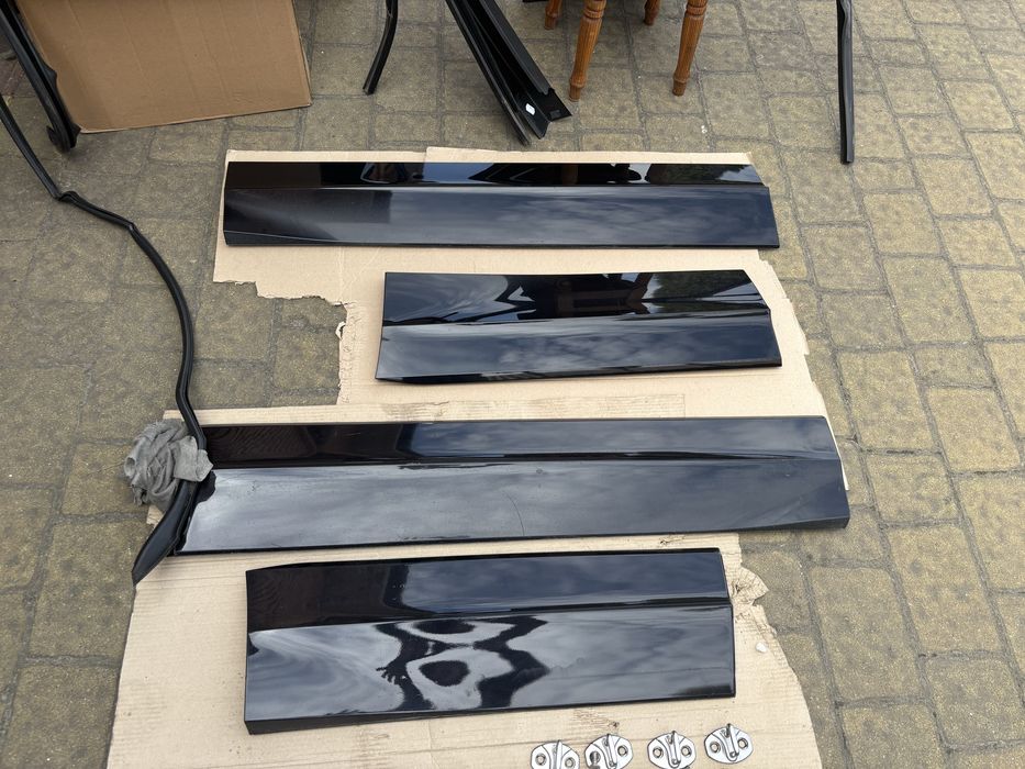 Накладка двері лівої передньої та задньої R-Line C9X VW Touareg 3 CR 760854939D 760854949D