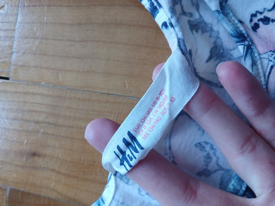 Dziewczęca sukienka na ramiączkach w motylki H&M