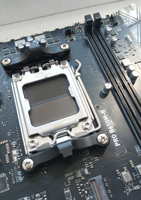 Материнская плата MSI PRO B650M-B