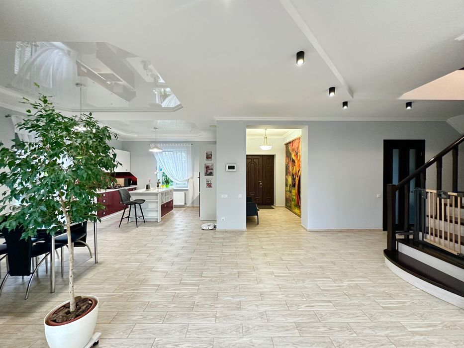 Продам уютный дом 246 м2 со своим выходом к речке в Новоалександровке