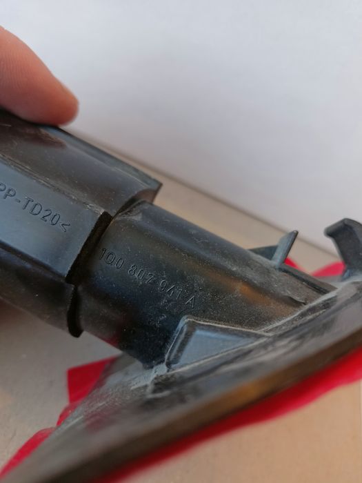 VW EOS 1Q0 mocowanie spryskiwacza lewe ramka koszyk uchwyt lewy