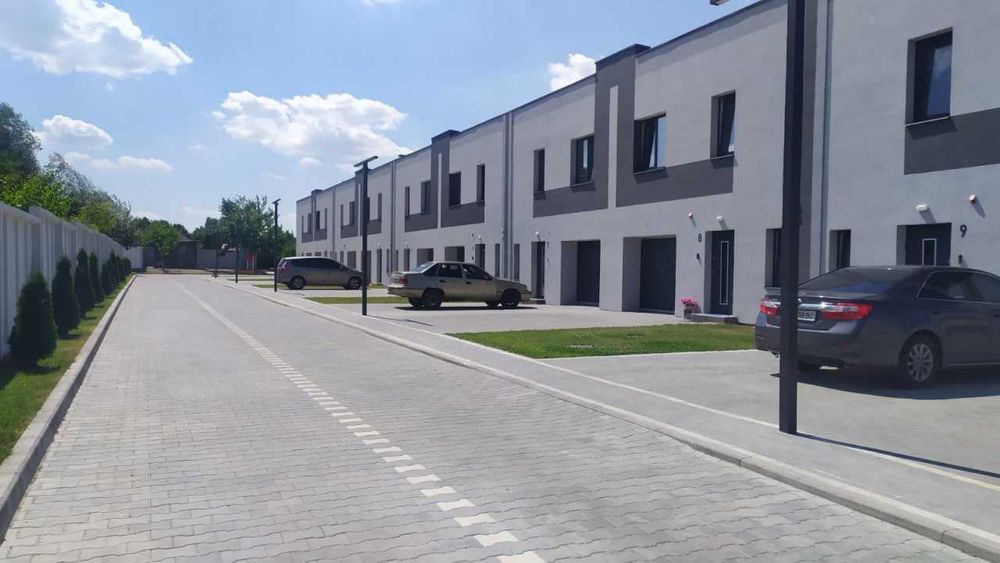 Продаж таунхауса по вул. Карбишева