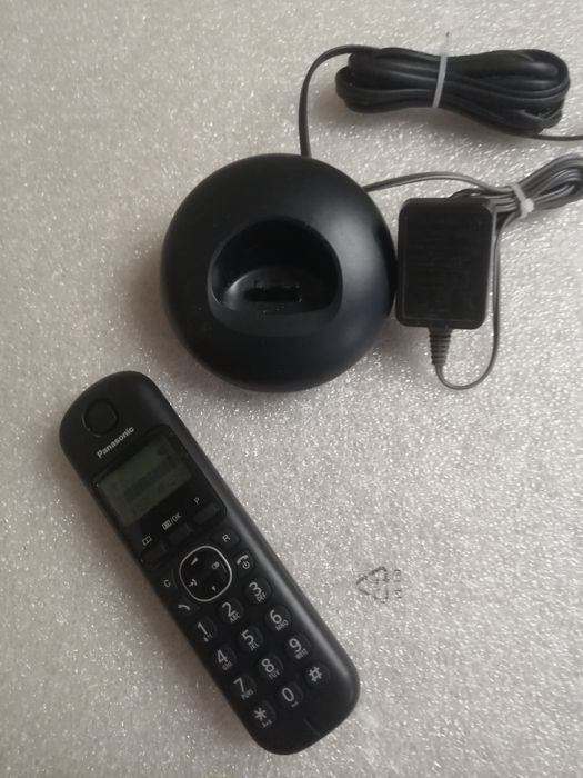 Telefon domowy bezprzewodowy Panasonic.
