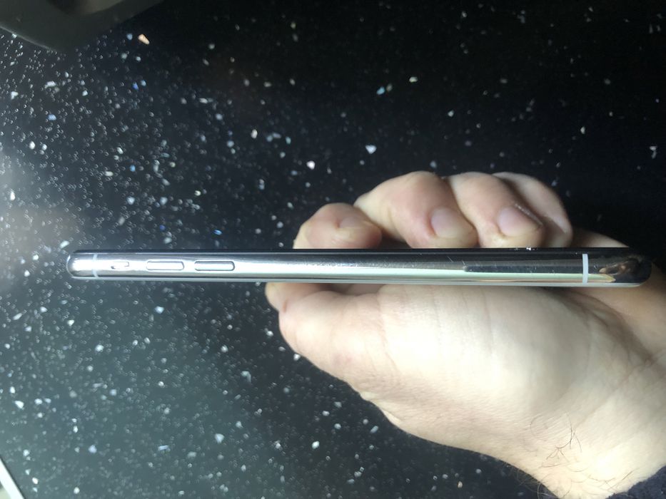 iphone X незапускається