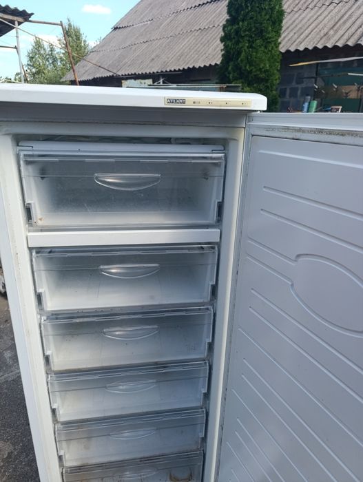 Продам морозильную камеру