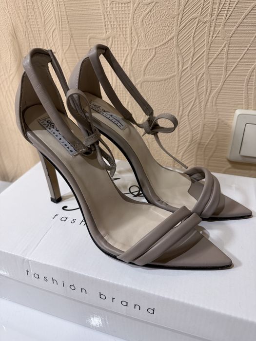 Босоніжки Nushina