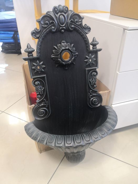 Zlew ogrodowy zdobiony metalowy kran  umywalka