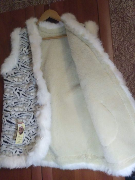 Жилетка шерстяна. Нова!