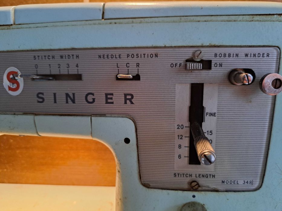 Maquina de Costura SINGER model 348