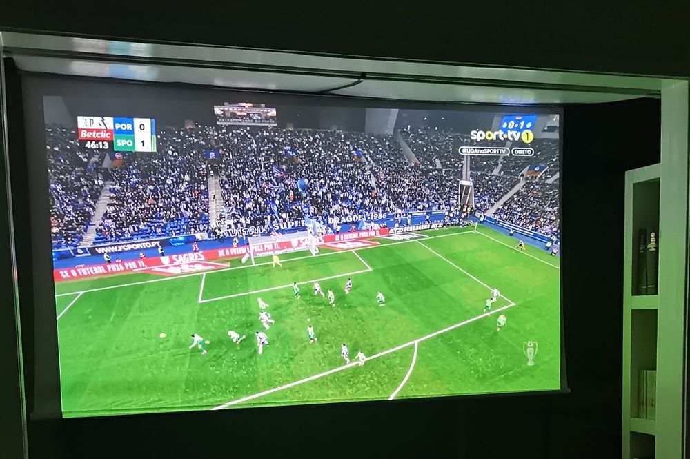 Projector Hitachi 1.200 ansi lumens.