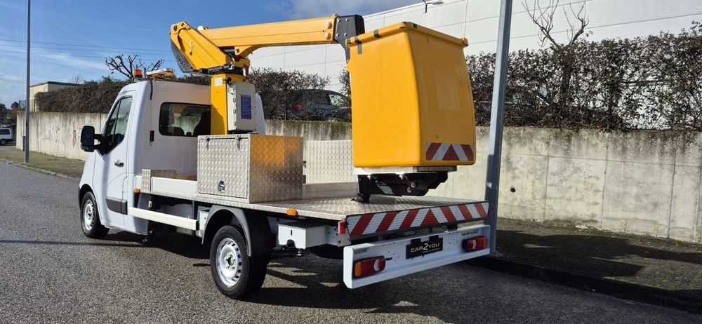 Renault Master com Elevador