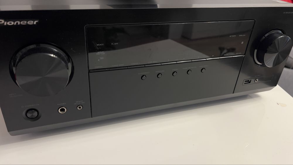 amplituner kina domowego Pioneer VSX-831.