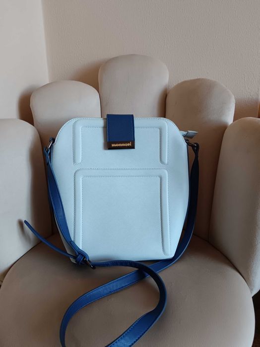 Torebka Monnari listonoszka jasno niebieska granat złote logo