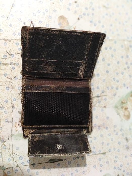 Vendo carteira de homem bom estado