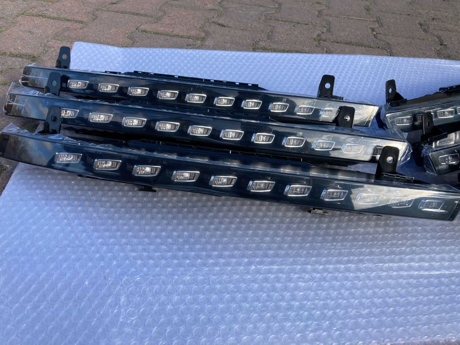 Левый/Правый поворотник DRL на 11 диодов AUDI Q7 4L LCI .