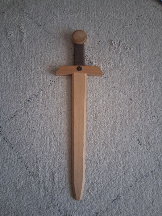Espada de madeira de brincar
