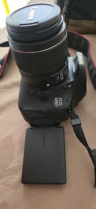 Canon EOS 600 D + Objetiva 18-55 mm