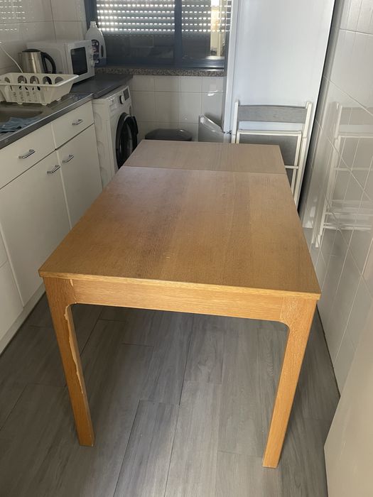 Mesa extensível em madeira