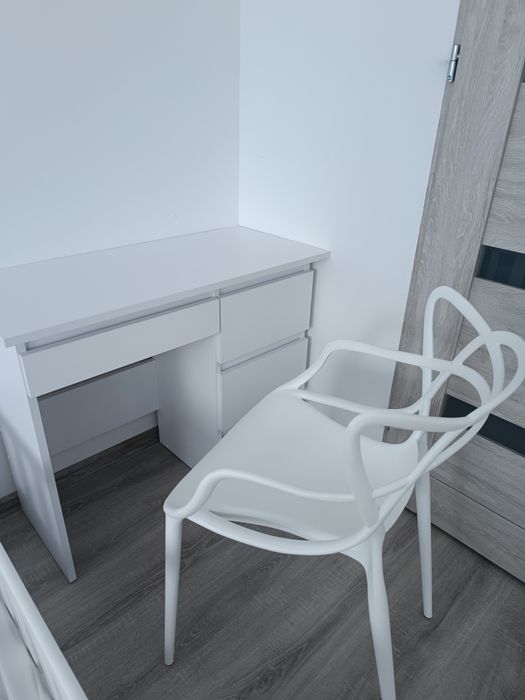 Białe biurko-toaletka + krzesło