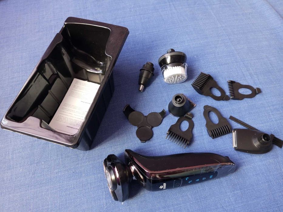 Бритва аккумуляторная з насадками.Качественная.