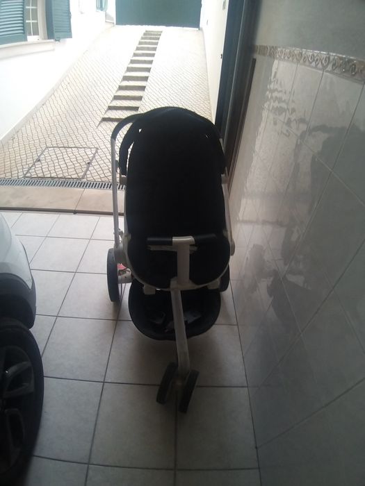Carrinho de bebê quinny