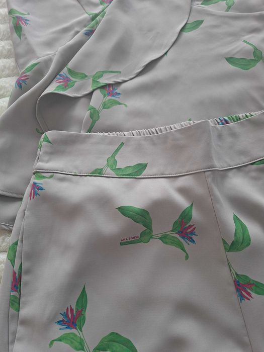 Conjunto, calças e top. Lindo!!! Tecido confortavel .Ana Sousa