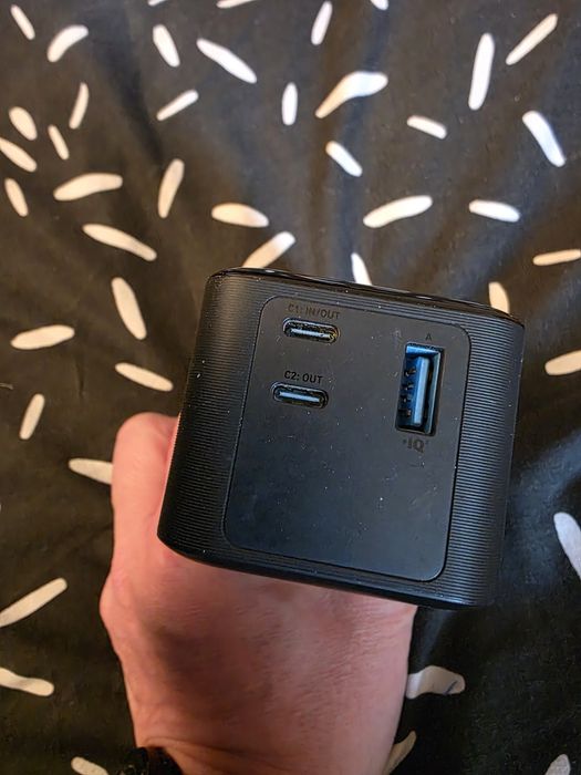 Power bank Anker 737