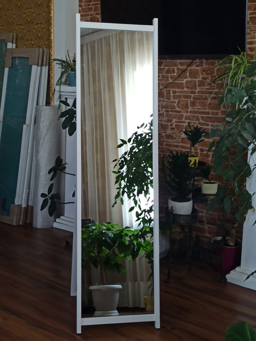 Дзеркало підлогове