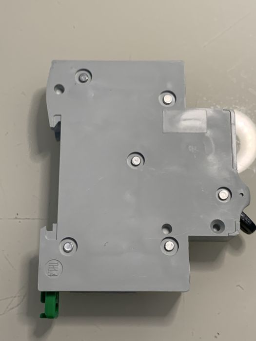 Автоматичний вимикач 16А