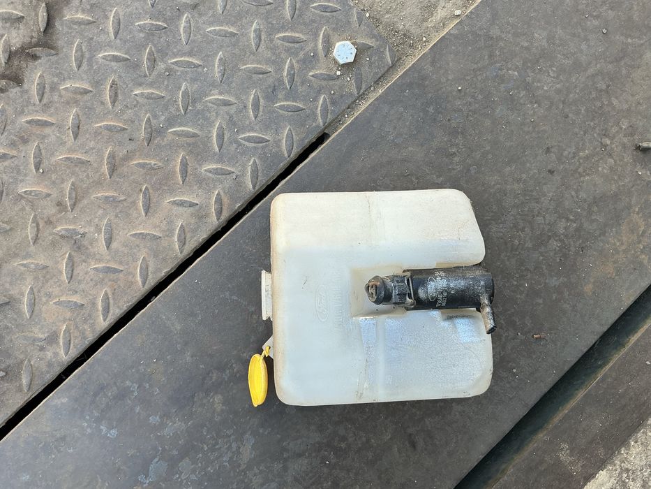 frasco da agua Ford fiesta mk2 ano 1983