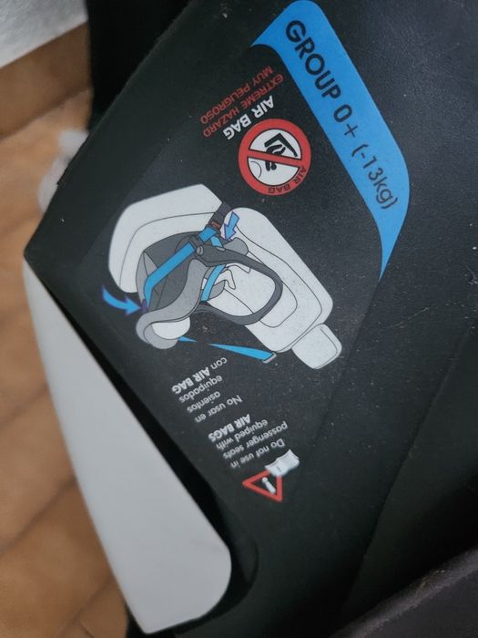 Carrinho e cadeira de bebé