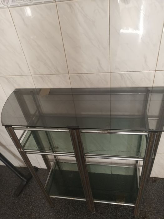 Aparador em Inox e vidro