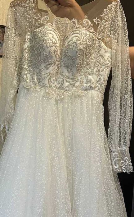 Шикарна весільна сукня