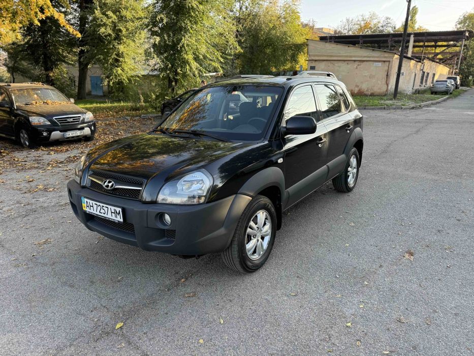 Продам Хюндай Туксон 2011 год 2,0 газ бензин не крашенный