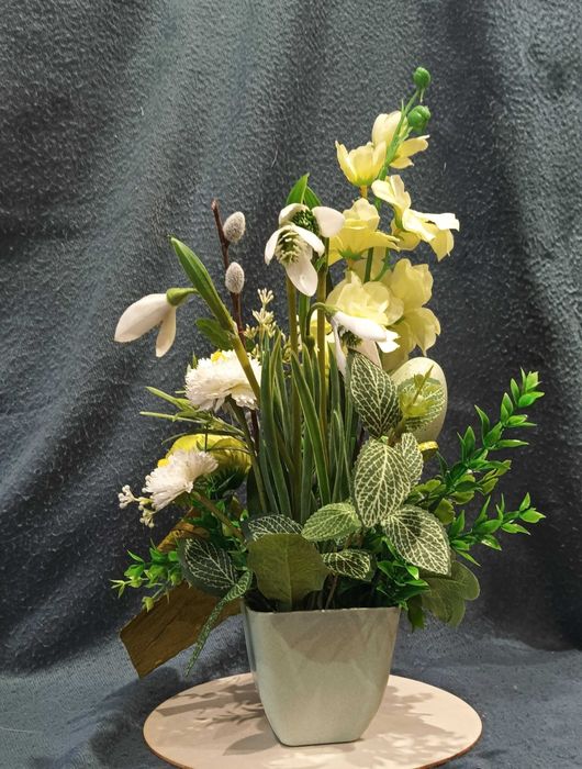 Stroik wiosenny, wielkanocny na stół czy regał.