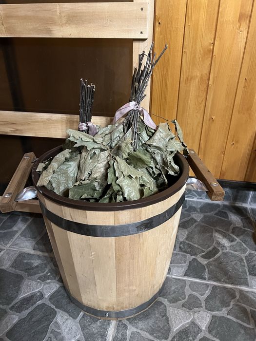 Здається будиночок. Баня і чан є на території