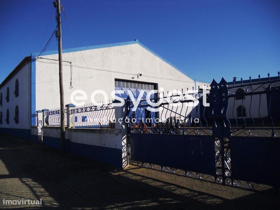 Armazém Industrial na Cabeça Gorda com 845 m2 de construção