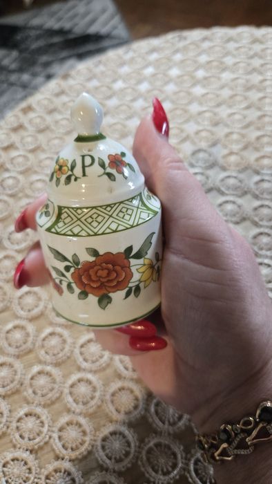 Pojemnik na sól lub pieprzniczka bo pisze P.