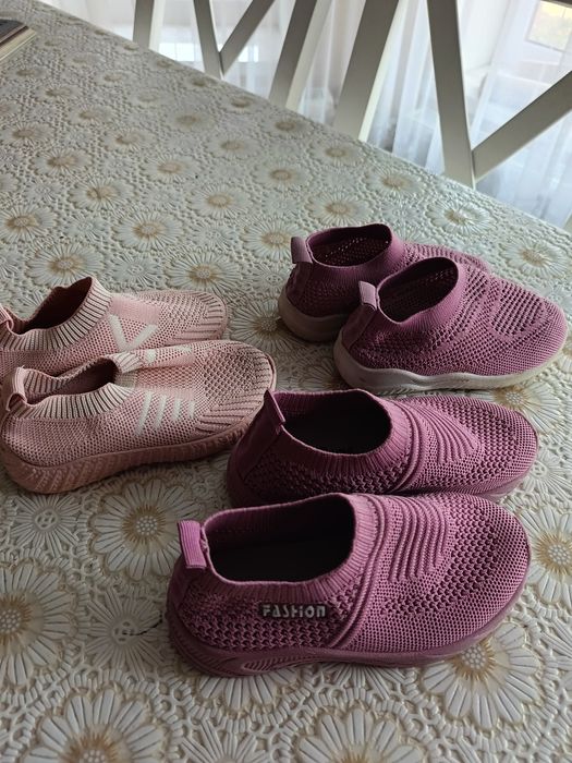 Макасіни тапочки кросівки
