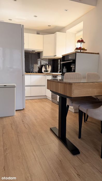 Sprzedam mieszkanie 4 pokoje, balkon, 2 piętro