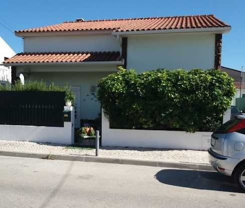 Moradia Totalmente  Isolada T3   c Piscina e sotao aproveitado