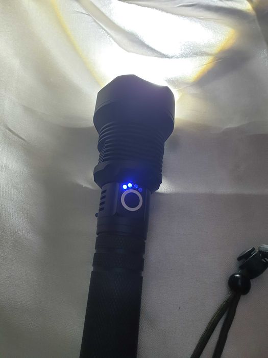 Lanterna Super Potente - carregável por USB