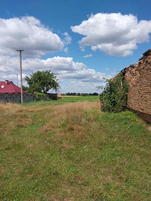 незавершене будівництво та земельна ділянка 60 сот., с. Малі Нагірці