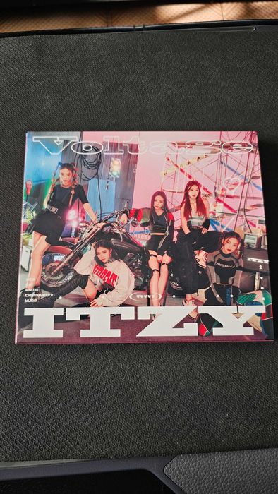 ITZY Voltage (Edição limitada Ver. A e Ver. B)