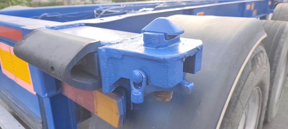 Контейнеровоз під 20 футовий контейнер