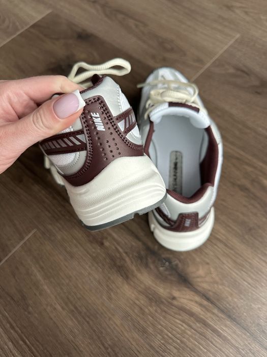 Кросівки жіночі Nike