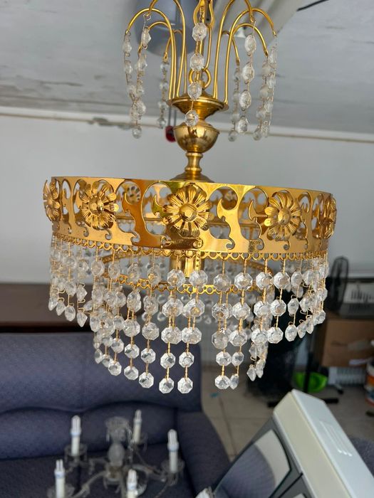 Lustre dourado de teto